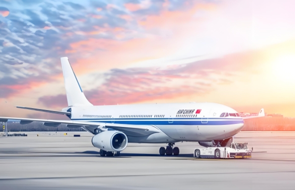 空運公司不僅承載著貨物的重量，更肩負(fù)著經(jīng)濟發(fā)展的使命